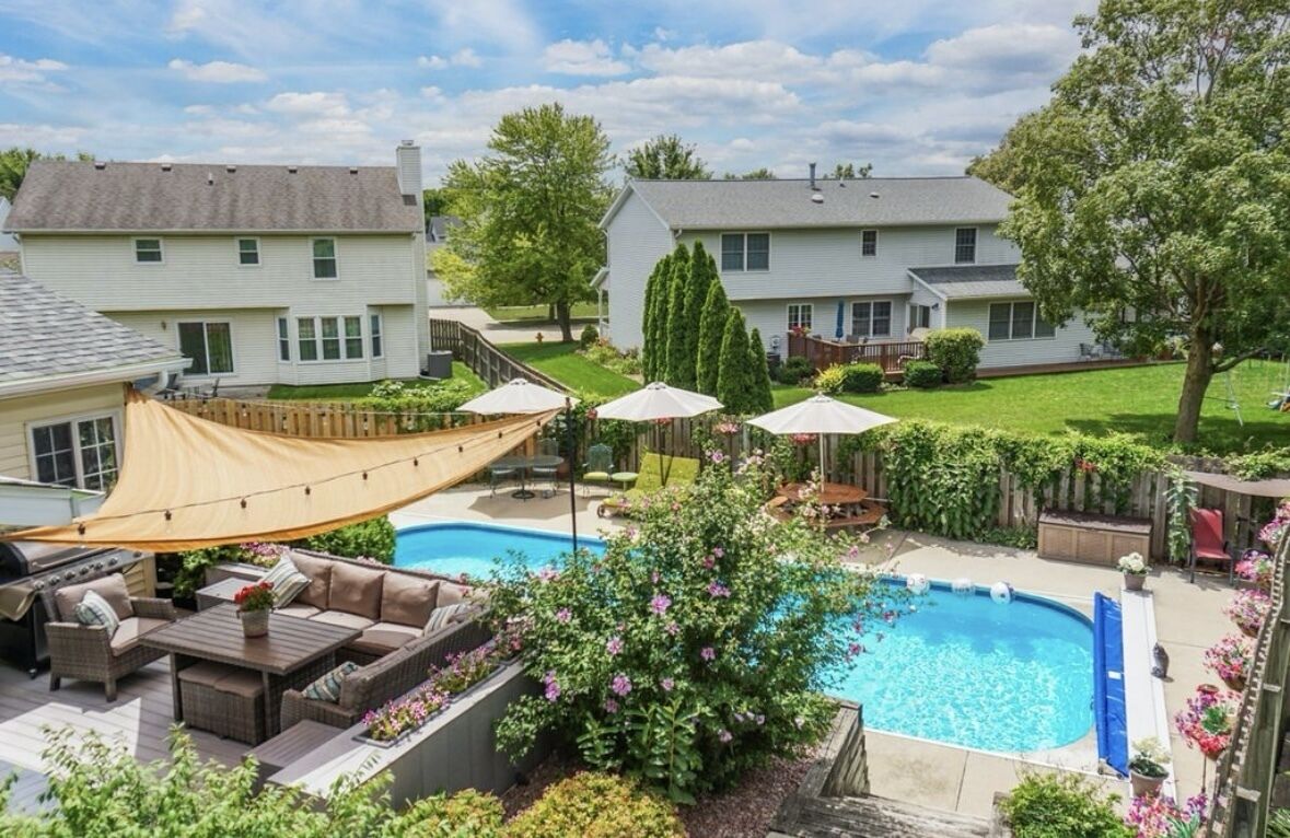 HIDDEN OASIS- Heated pool, theater, modern amenities and sleeps 14+