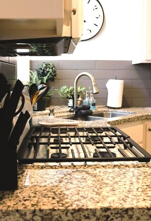 Frigorífic, microones, forn i placa de cuina