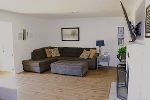 Televisie en een open haard