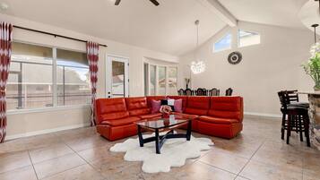 Een smart-tv en een kantoor