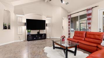 Een smart-tv en een kantoor