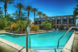 2 outdoor pools, free cabanas, pool umbrellas