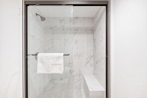 Ducha del cuarto de baño