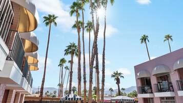 2 من حمّامات السباحة الخارجية، كبائن مجانية، مظلات على حمّام السباحة