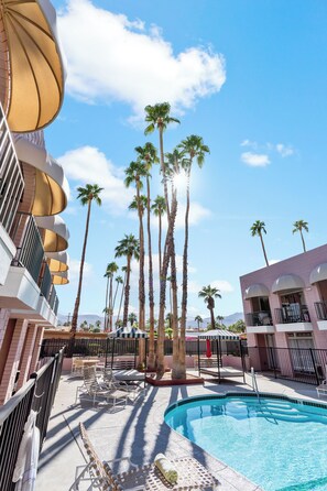 2 outdoor pools, free pool cabanas, pool umbrellas - Palm Desert Suites (Palm Desert)