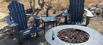 Charming Tiny House / Placitas Casita with great location, views, and Privacy 