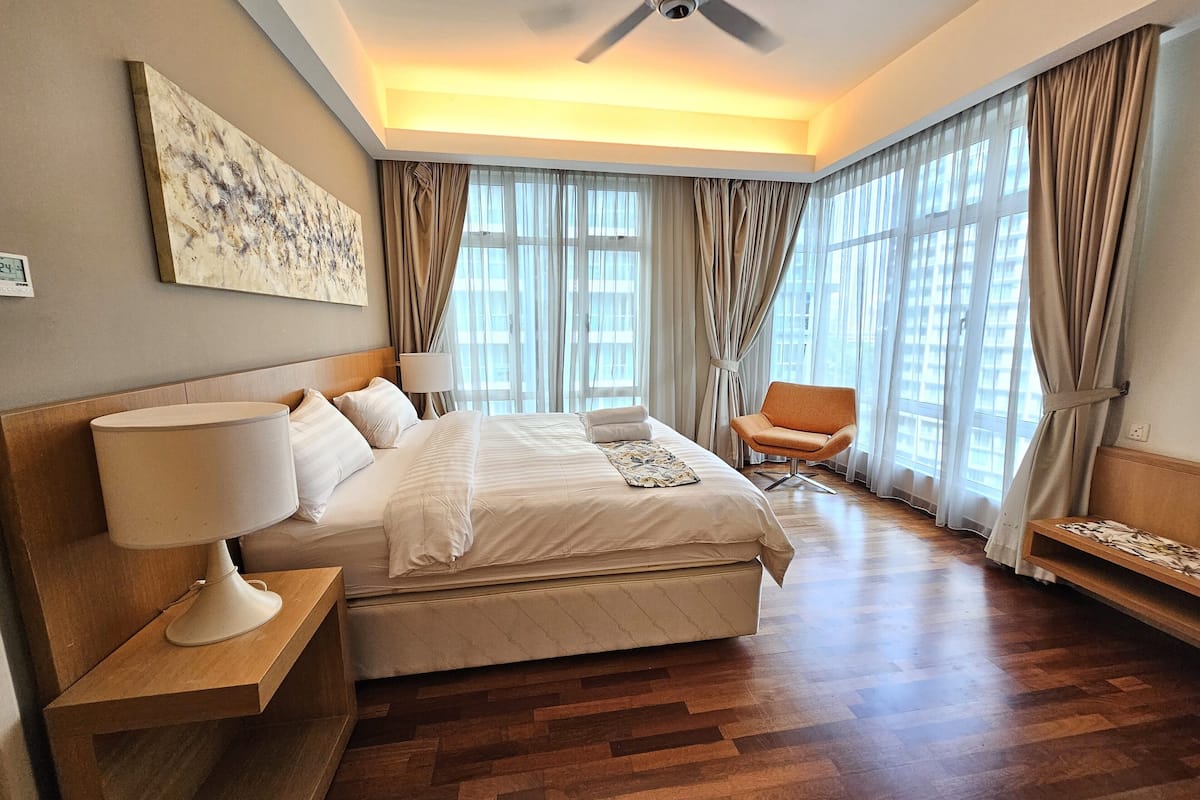 1 bedroom, premium bedding, pillow-top beds, in-room safe