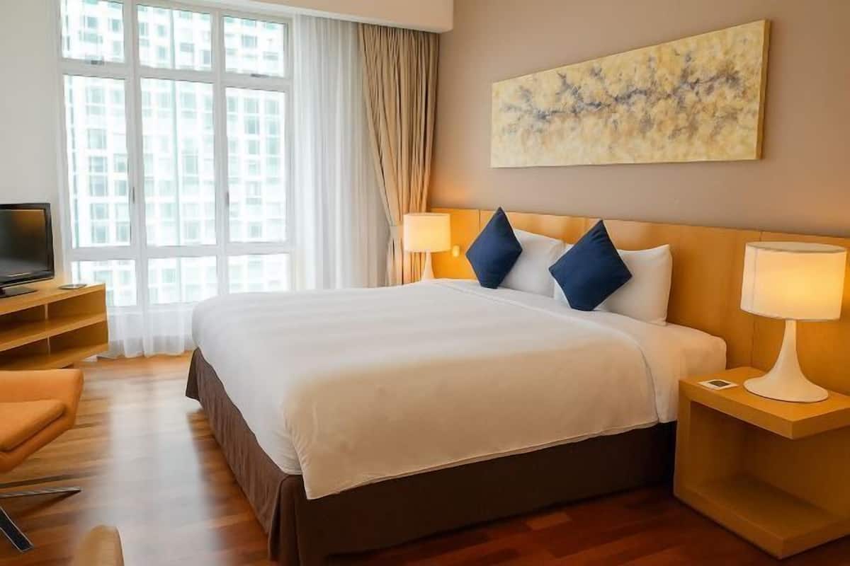 1 bedroom, premium bedding, pillow-top beds, in-room safe