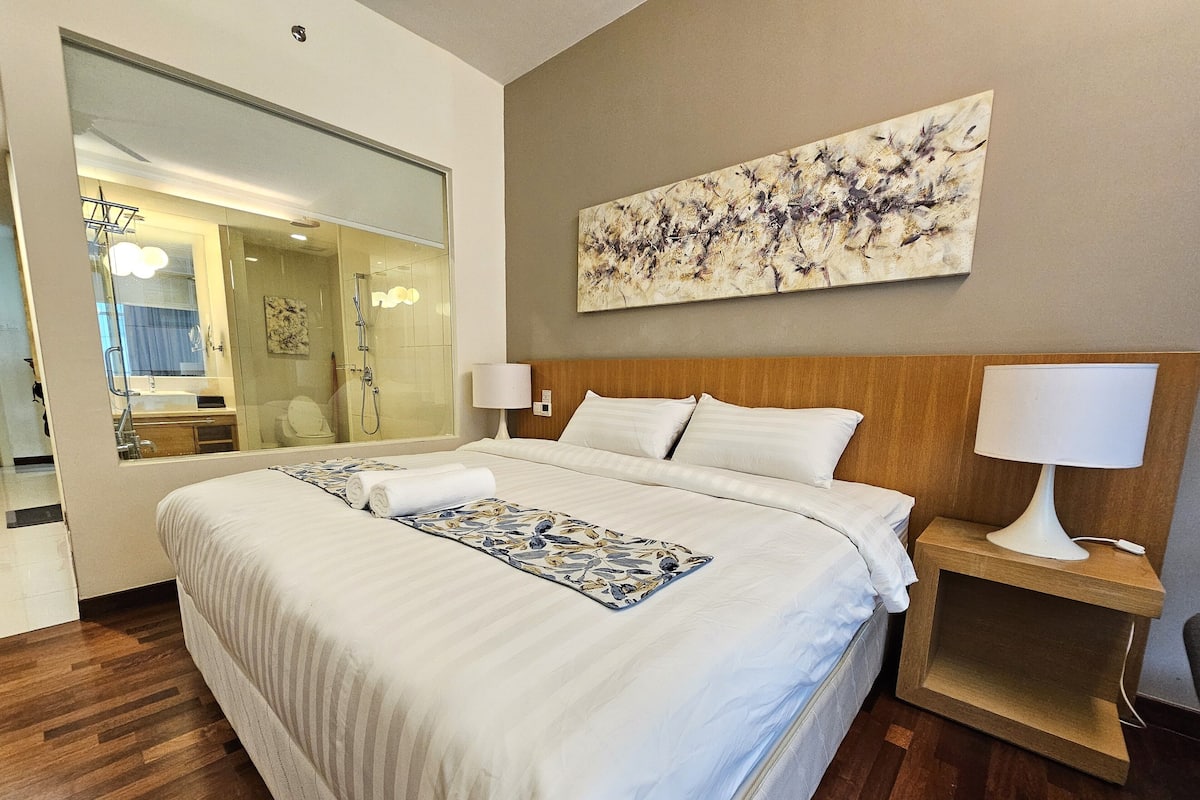 Comfort Suite, 1 King Bed | 1 bedroom, premium bedding, pillow-top beds, in-room safe