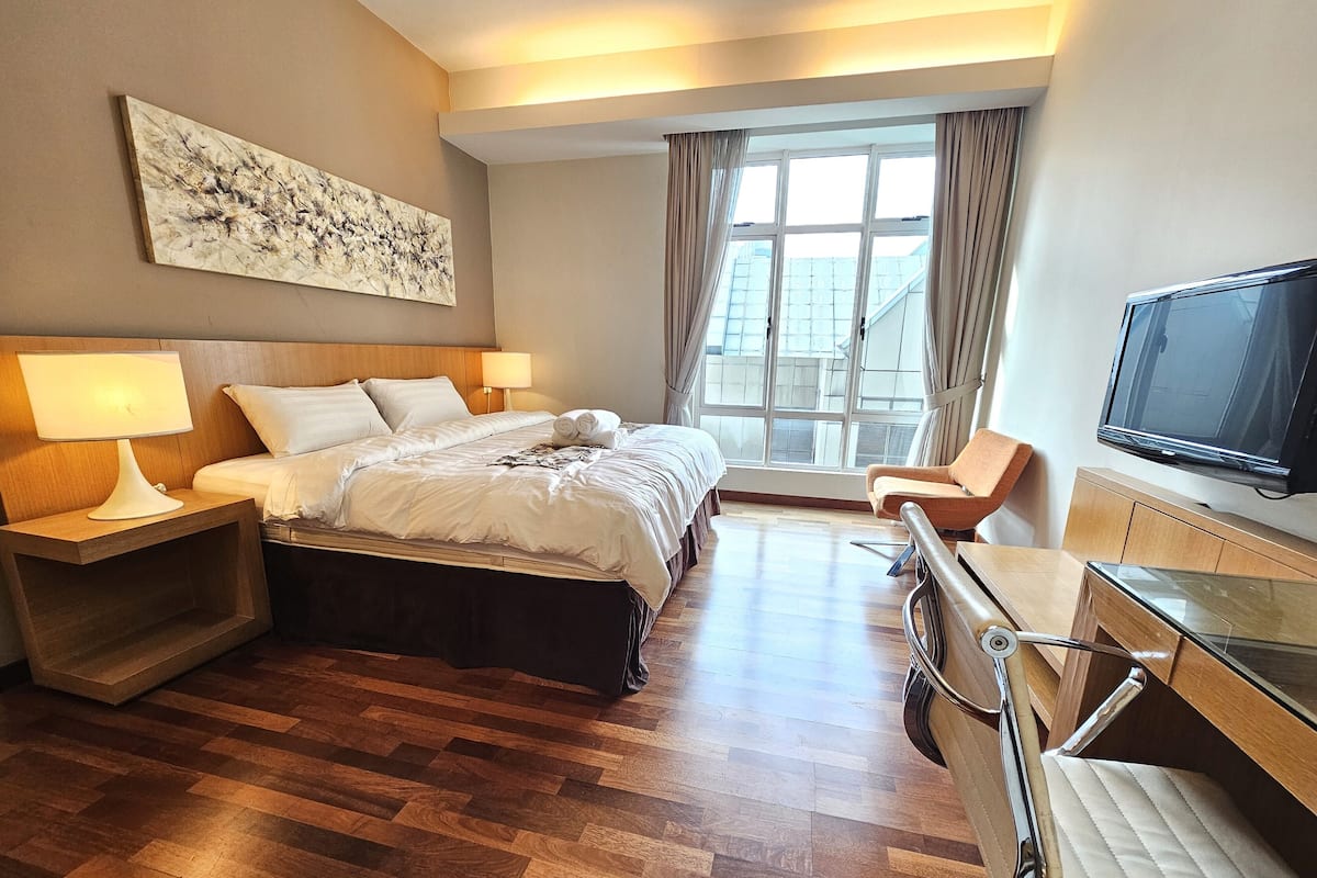 1 bedroom, premium bedding, pillow-top beds, in-room safe