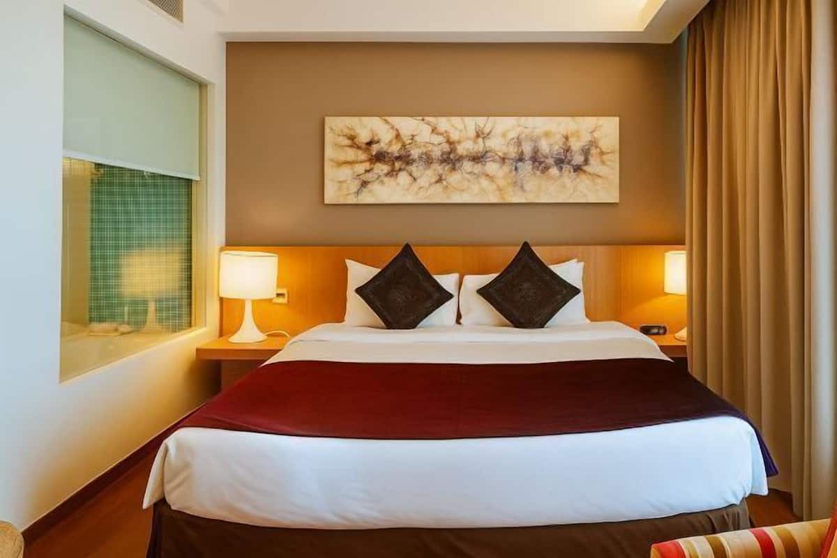 1 bedroom, premium bedding, pillow-top beds, in-room safe