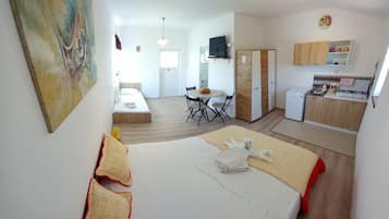 4 habitaciones, tabla de planchar con plancha, wifi y ropa de cama