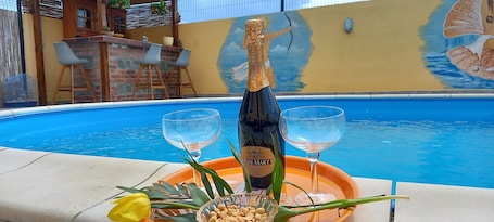 Outdoor pool. Vilă integrală langa plaja piscină saună fitness karaoke bar duș solar parcare