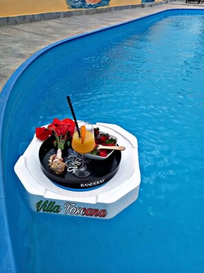 حمّام سباحة خارجي