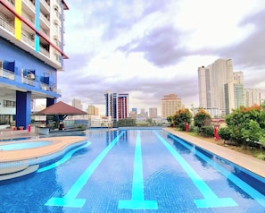 Luxury Queen Studio w/ Cityview Netflix | Exercise/lap pool