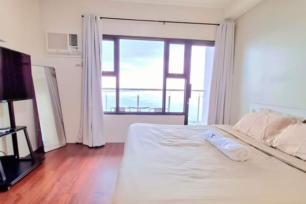 Superior King 1 Bedroom w/Balcony Bayview Netflix | View from room