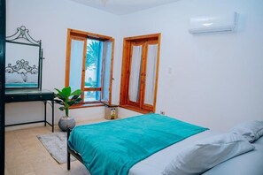 4 bedrooms, bed sheets