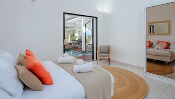 La villa LUXE - VISTA DEL MAR | 2 bedrooms, premium bedding, in-room safe, individually decorated