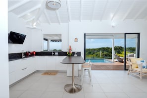 La villa DELUXE - CORALIA | Private kitchen | Full-size fridge, microwave, oven, stovetop - Vista del Mar (Sainte-Anne)