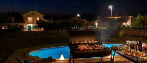 تناول الطعام بالخارج