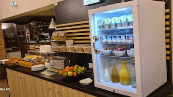 Tägliches Frühstücksbuffet gegen Gebühr