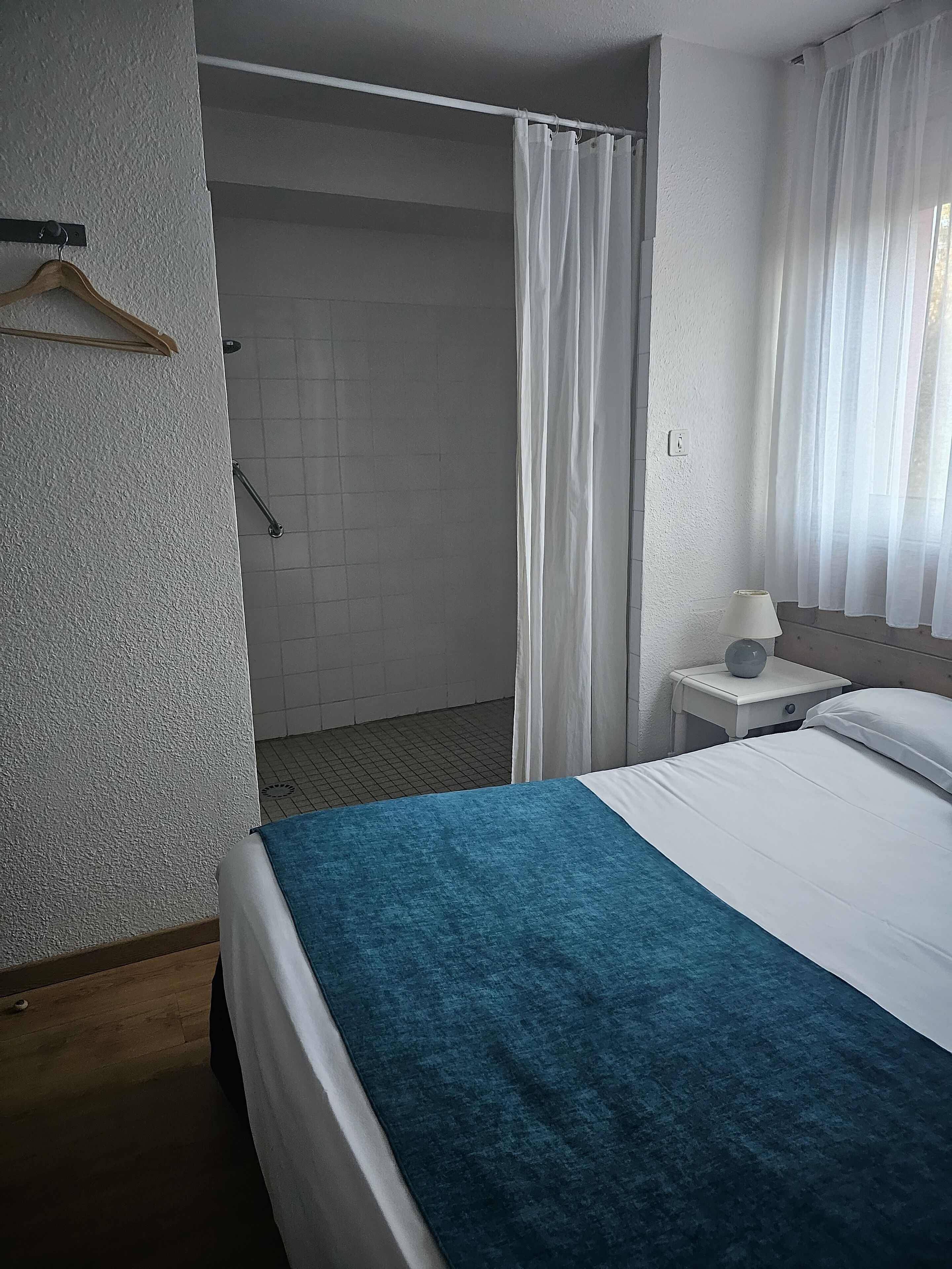 Chambre Double Standard, accessible aux personnes à mobilité réduite | Wi-Fi gratuit