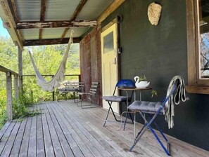 Outdoor dining - "The Cottage" (Leura)