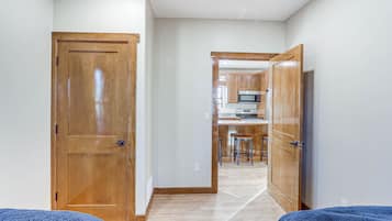 2 chambres, fer et planche à repasser, Wi-Fi, draps fournis