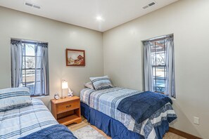 2 bedrooms, iron/ironing board, WiFi, bed sheets - Secluded Sterling Vacation Rental - Pet Friendly! (Sterling)