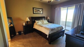 3 bedrooms, iron/ironing board, WiFi, bed sheets - BEST VALUE IN GRAYHAWK!!!! (Scottsdale)