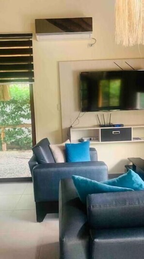 Living area - OLON VACATION CABINS (Olon)