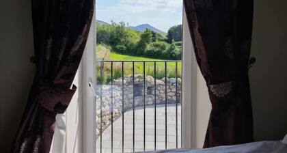 Horseshoe Cottage historic gem near Snowdonia.