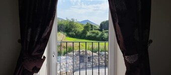 Horseshoe Cottage historic gem near Snowdonia.