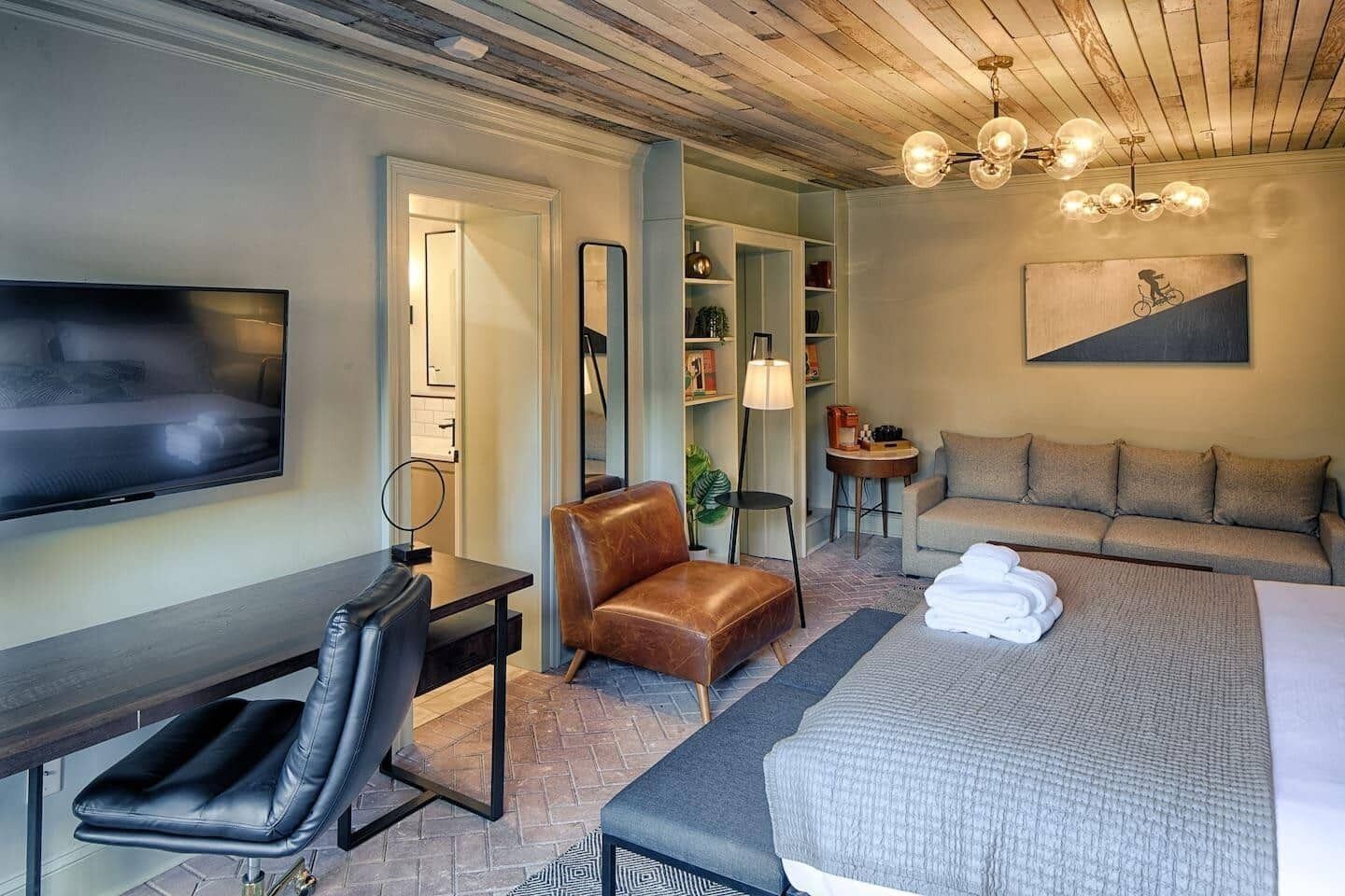 King Suite  Room 100
