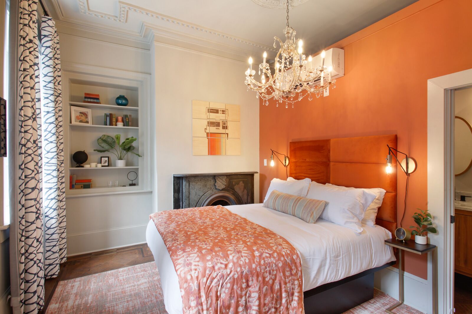 Instaworthy Queen Suite Downtown Boutique Hotel Room 202