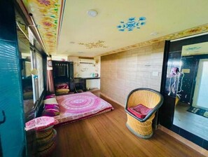 1 soverom, skrivebord, strykejern/-brett og wi-fi (inkludert)