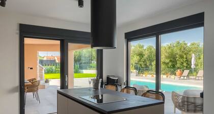 Stylish 4 BD villa with pool