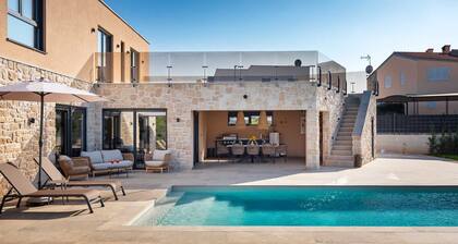 Stilvolle 4-Schlafzimmer-Villa mit Pool