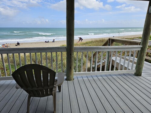Beach House with Golf Cart! 2 Bedroom, Sleeps 6. Excellent location!