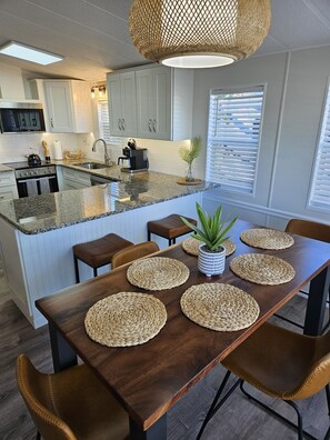 Dining - Beach House with Golf Cart! 2 Bedroom, Sleeps 6. Excellent location! (Jensen Beach)