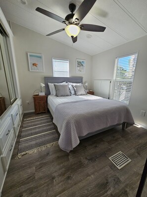 2 bedrooms, desk, iron/ironing board, free WiFi - Beach House with Golf Cart! 2 Bedroom, Sleeps 6. Excellent location! (Jensen Beach)