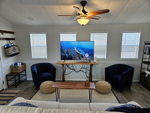 Smart TV, ping pong, books - Beach House with Golf Cart! 2 Bedroom, Sleeps 6. Excellent location! (Jensen Beach)