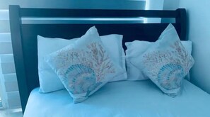 3 bedrooms, iron/ironing board, bed sheets