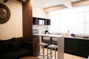 Minibar, free WiFi, bed sheets