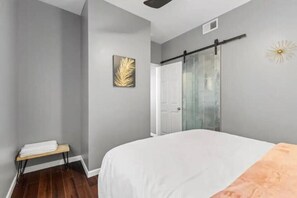 2 bedrooms - Sleep 5 Pet&Baby Laundry near Hospitals cta (Indianapolis)