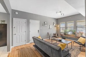 Living area - PetFriendly 2BR Convenient to Stadium&Downtown (Indianapolis)