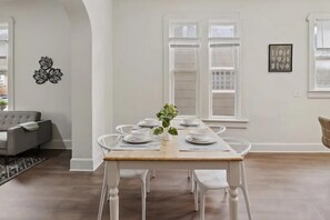Dining - Modern Apartments Downtown Charm  Ideal Location (Indianapolis)