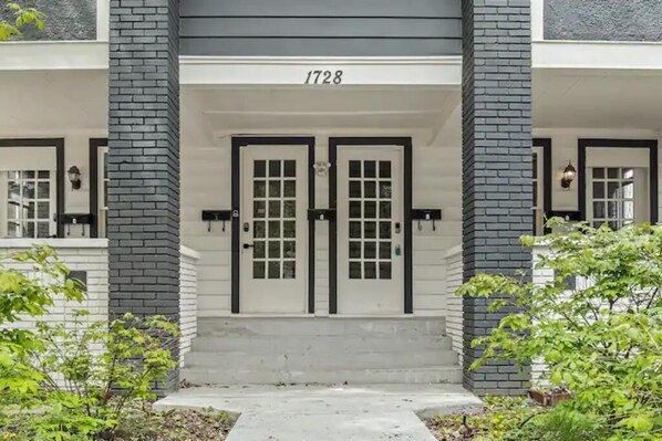 Exterior detail - 3BR2BA Historic District Newly Renovated Homedlb (Indianapolis)