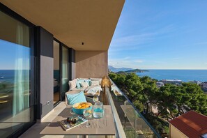 Unclassified image, 2 of 31, button - Hedera Estate, Hedera A44 (Dubrovnik)