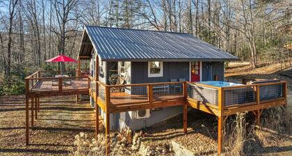 Mountain Chalet, Hot Tub, Grill, and Trails!